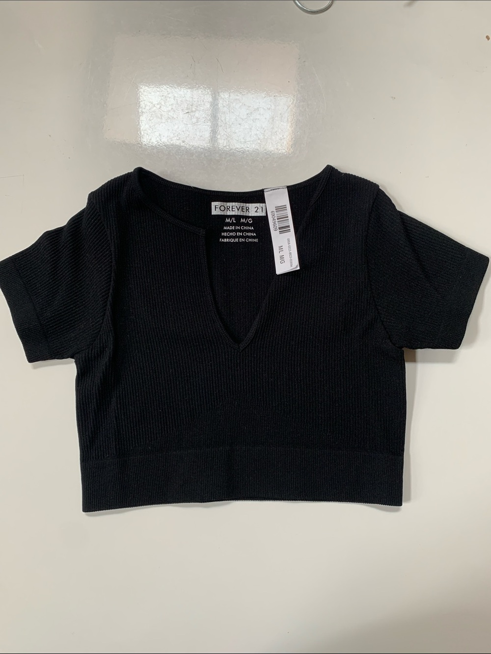 [M/L] F21 Black Ribbed V-Neck Short Sleeve Cropped Top